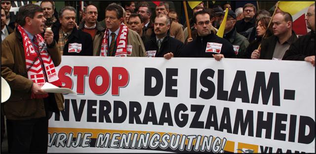 dewinter-with-anti-islam-banner.jpg