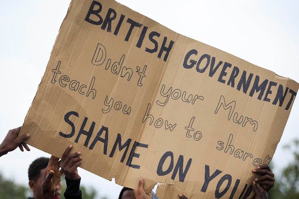 Migrants-demonstrate-near-to-the-Jungle-camp-on-the-outskirts-of-Calais-northern-France